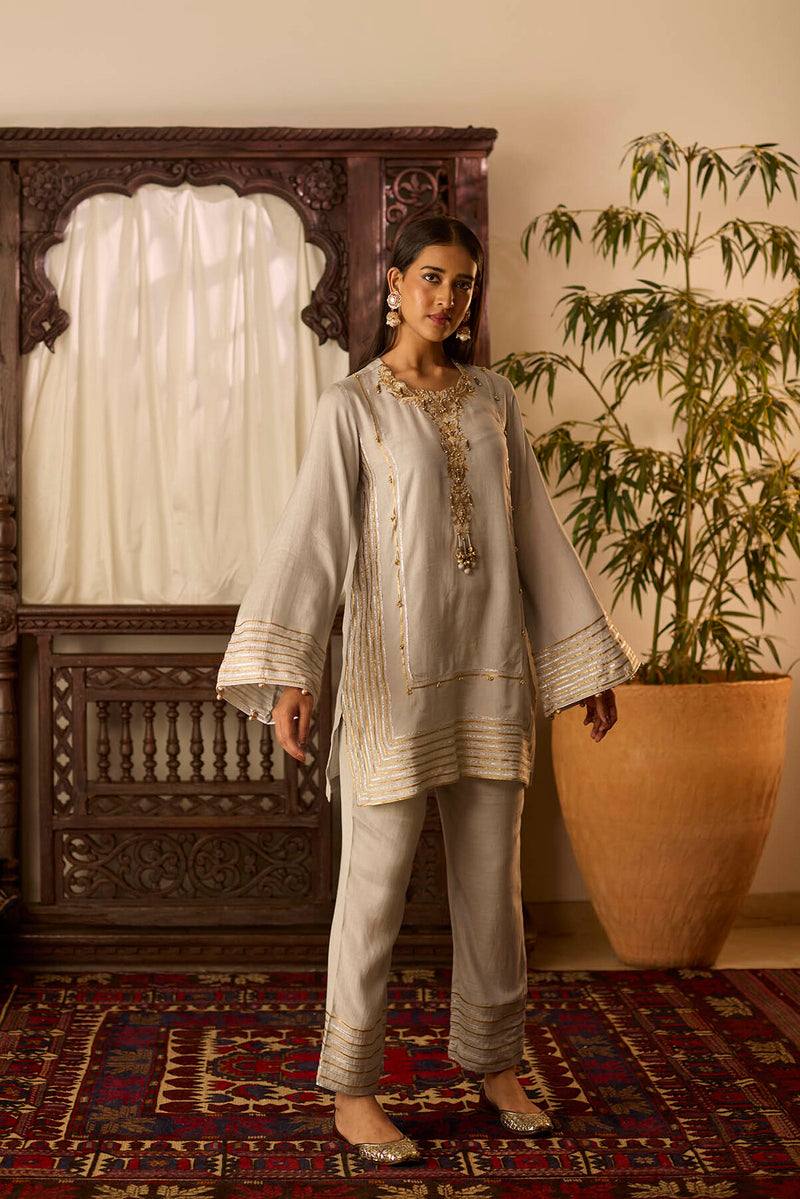 Leher Silver Grey Kashmiri Kurta Set