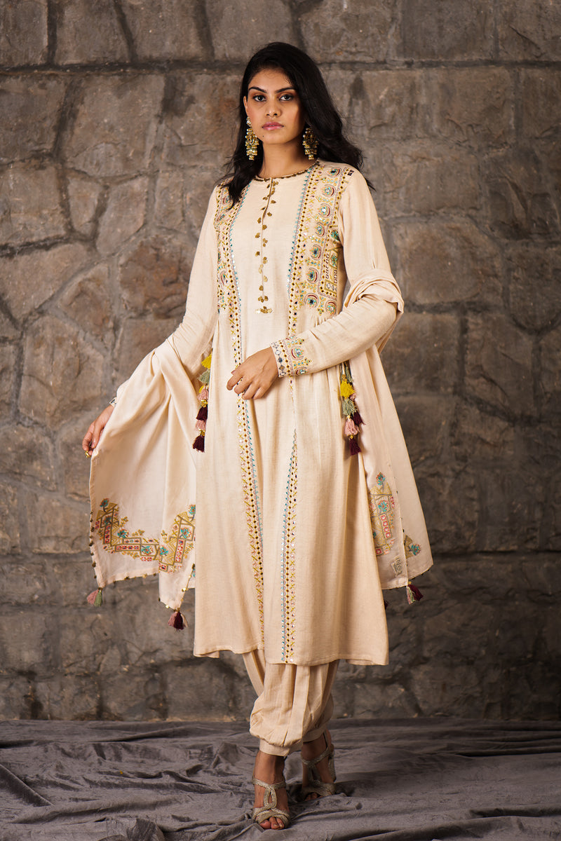 5 Popular Types Of Slit Cut Salwar Suit Design For Stylish Look